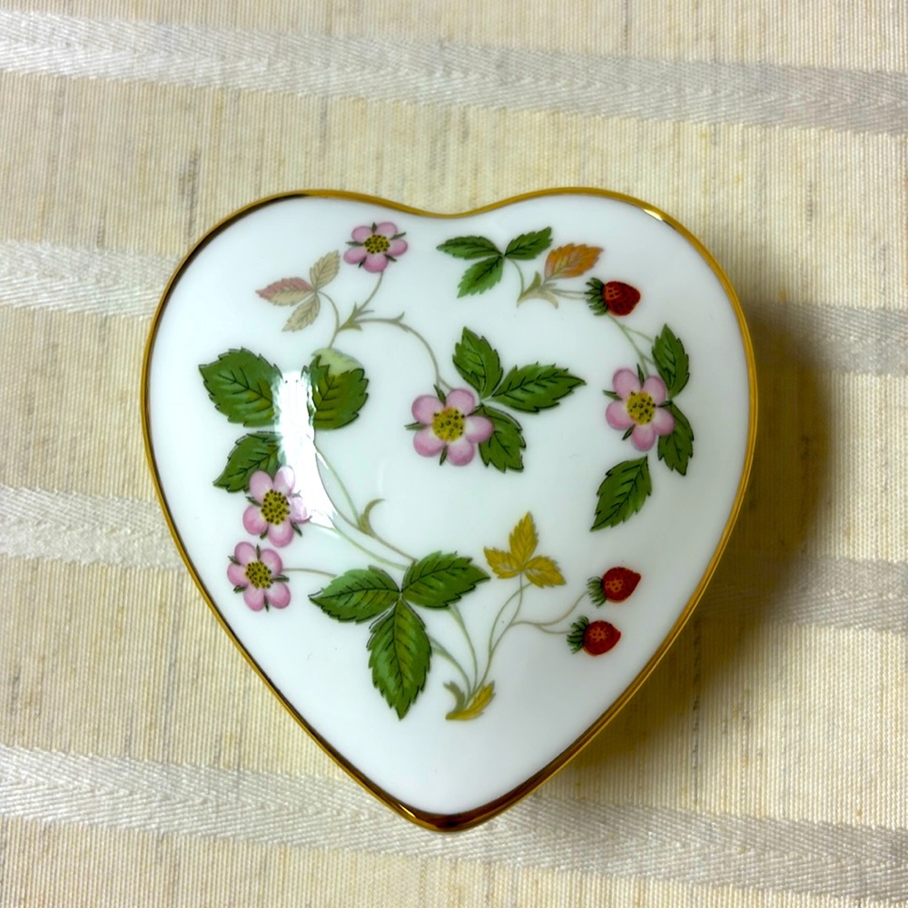 Wedgwood Wild Strawberry